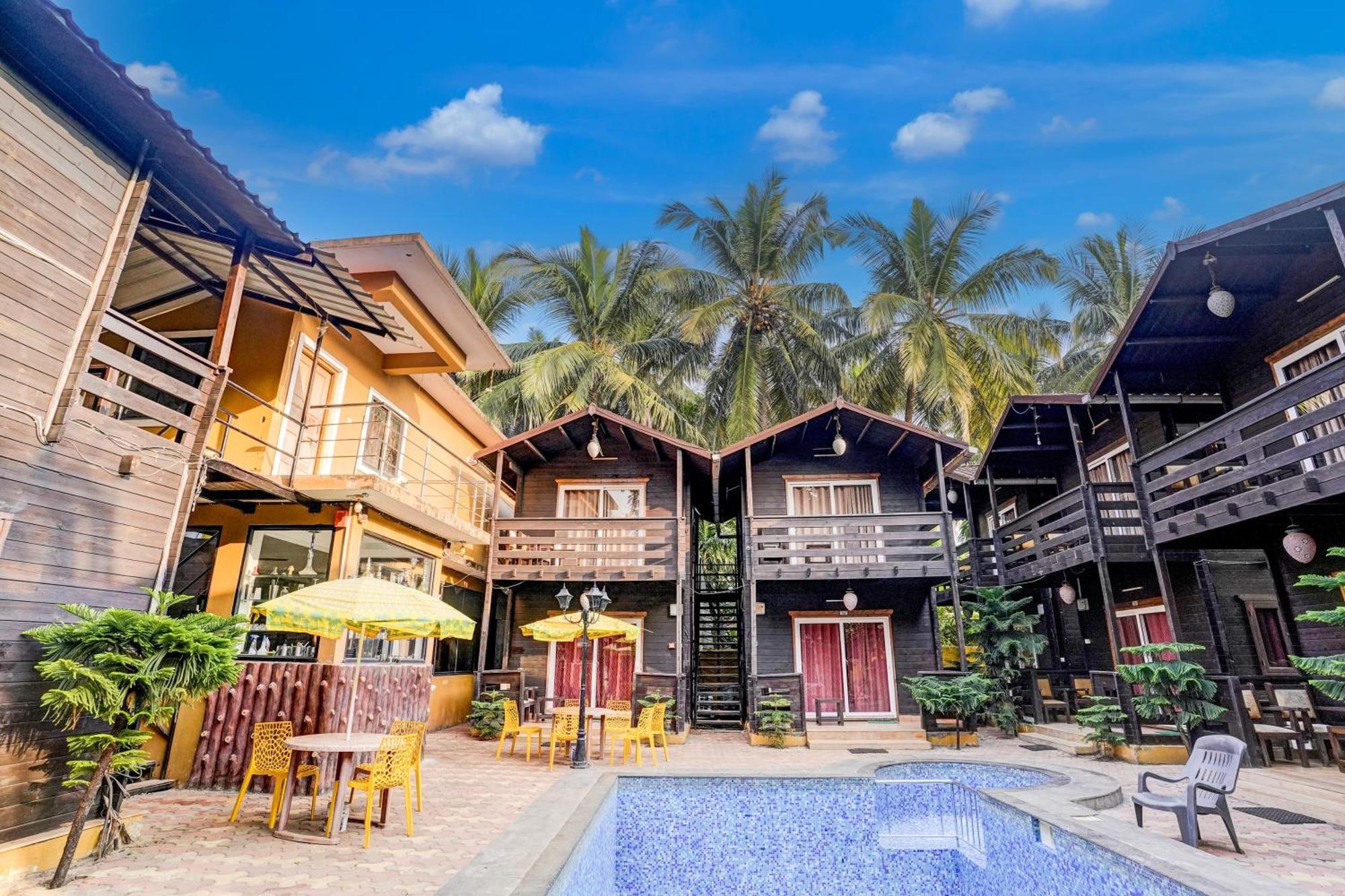 Hotel Super Townhouse Morjim Exteriér fotografie