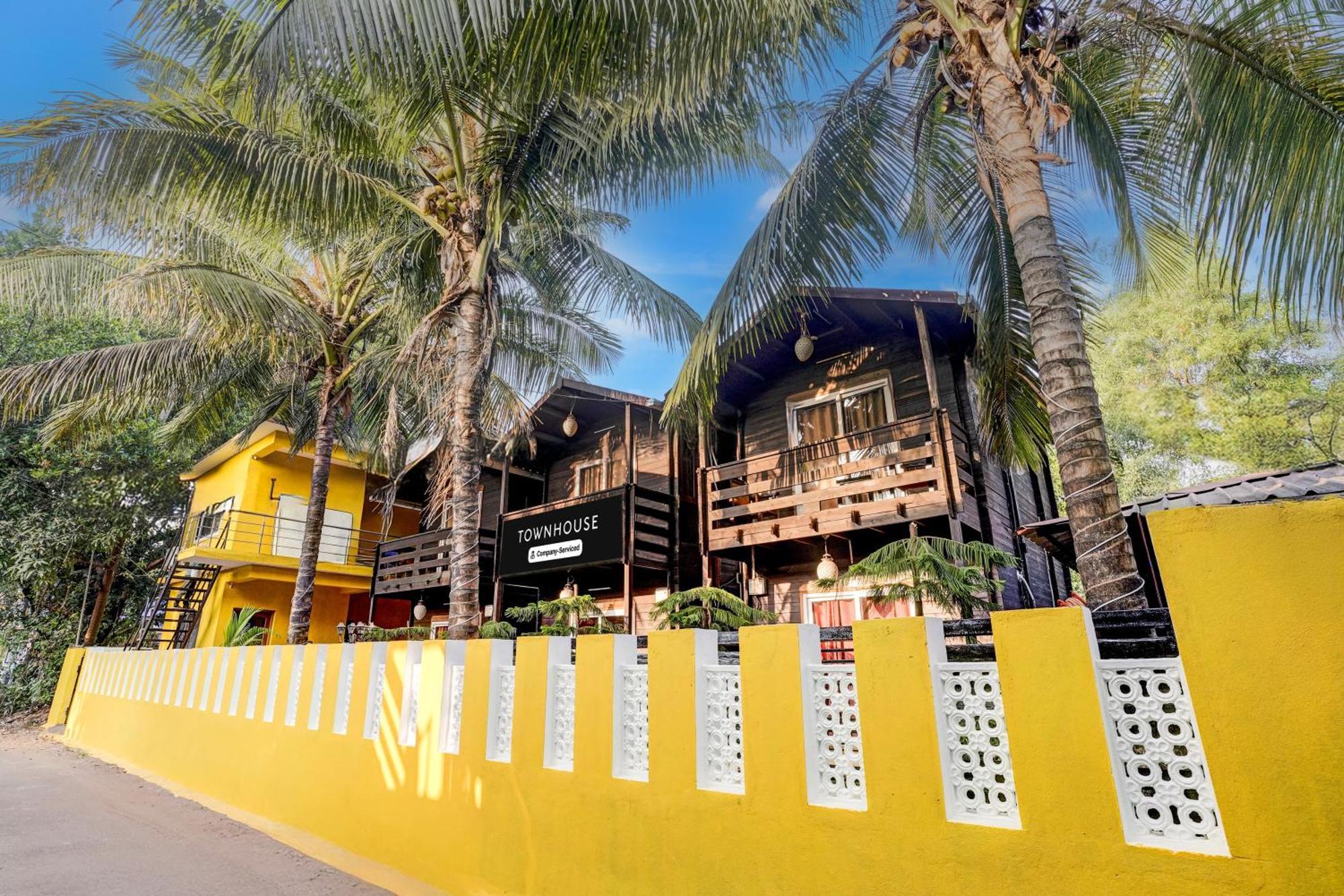 Hotel Super Townhouse Morjim Exteriér fotografie