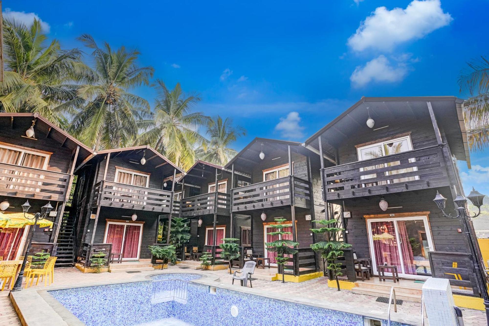 Hotel Super Townhouse Morjim Exteriér fotografie